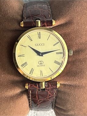 GUCCI Vintage 2000M “Stacked” Case unisex Watch.